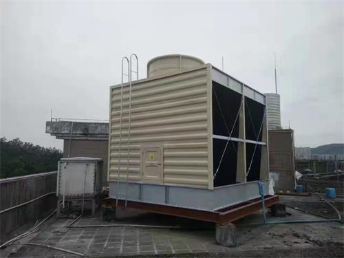 具有節(jié)水和消白煙功能的大型工業(yè)冷卻塔